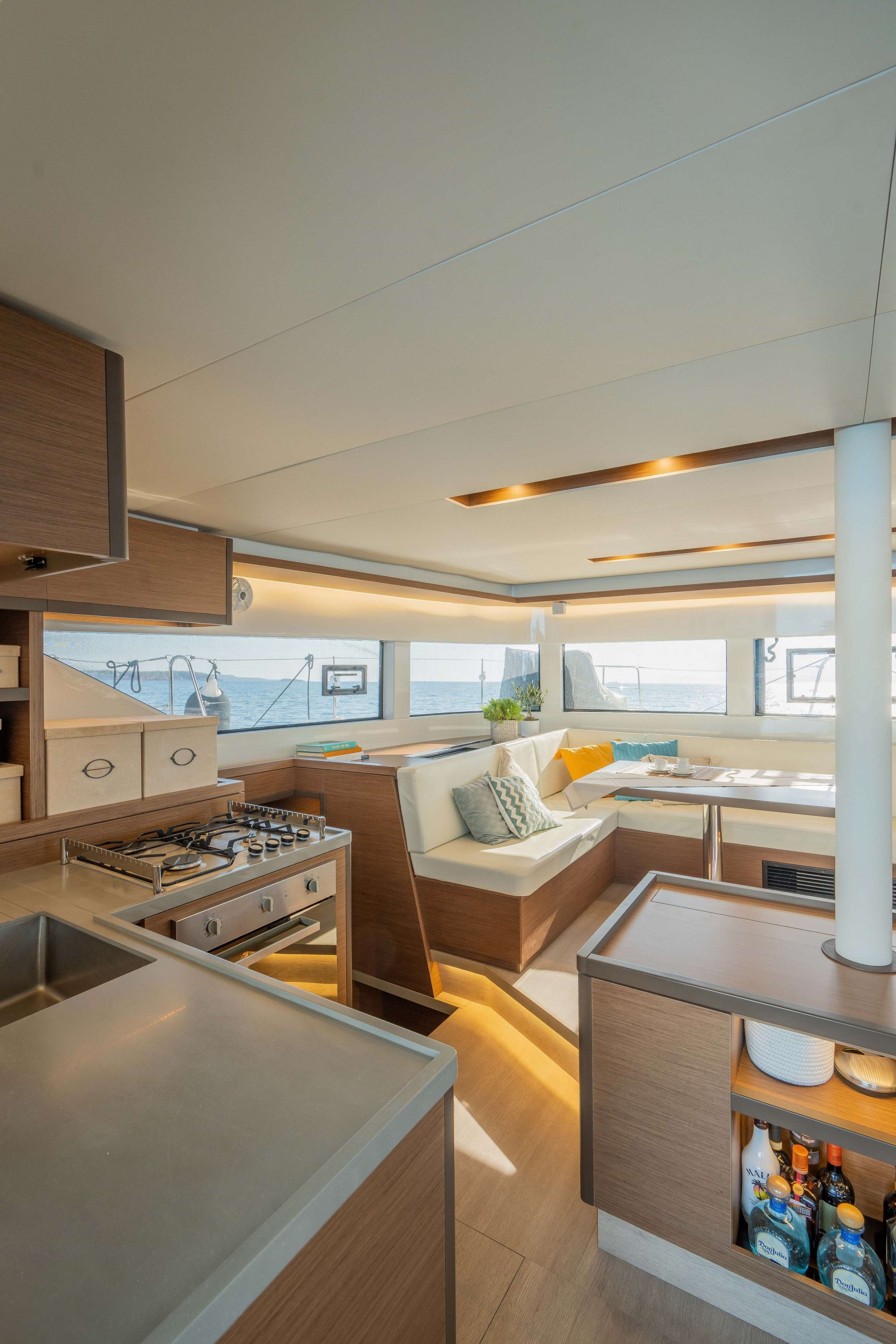 Yacht: ONEIDA 2 - Photo Tour